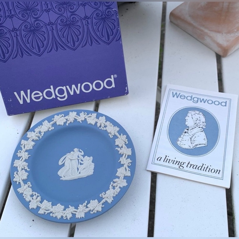 Vintage- Wedgwood- Blue Jasperware Round Dish Neoclassical Cupid Greek Relief